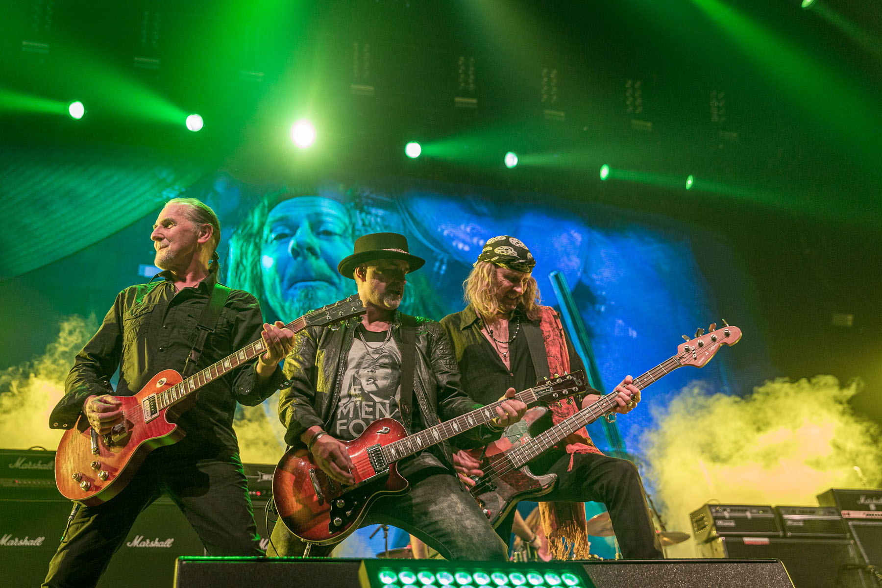 Konzert in Bildern mit Krokus bäckstage.ch